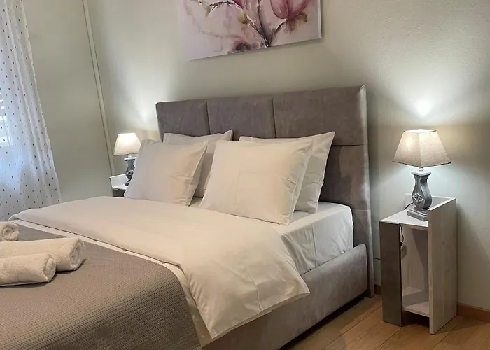 Spacious Near Panormou Metro